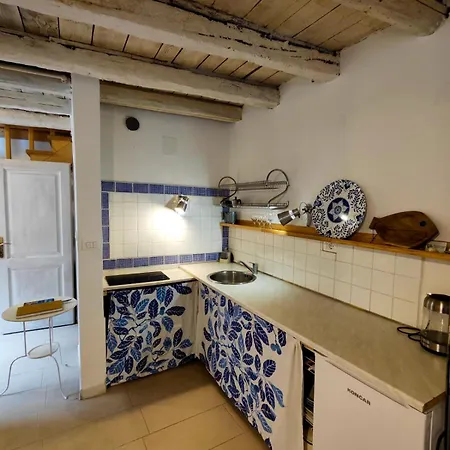 Mirjana アパート ツレス